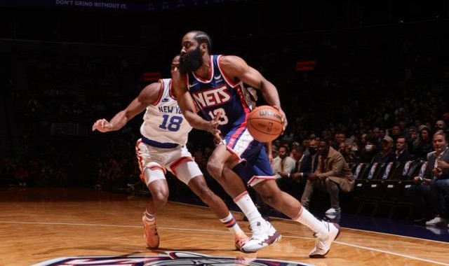 【现场】纽约德比篮网险胜 哈登里程碑之夜率队赢球