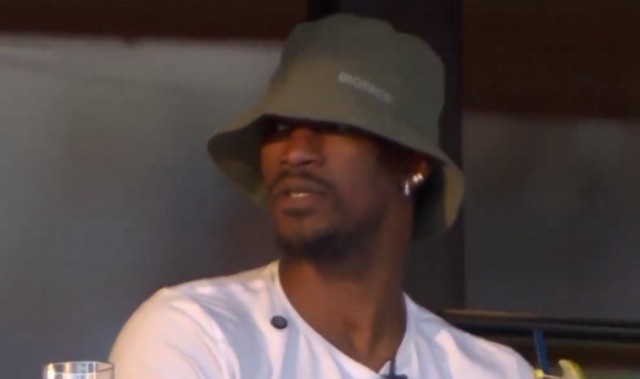 开云-心情美丽！巴特勒现场观看好友阿尔卡拉斯的网球赛