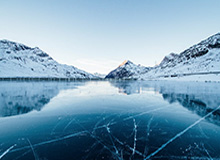 这都没打进？冯劲包抄面对大半个空门打偏，但马莱莱也越位在先了